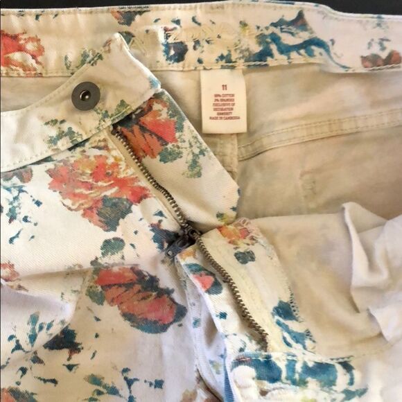 Arizona Floral Shorts - Picture 5 of 6